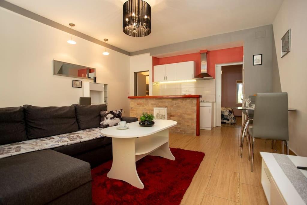 Апартаменты Apartman Den,Rovinj Oaza U Centru Grada I Besplatnim Parkingom Экстерьер фото
