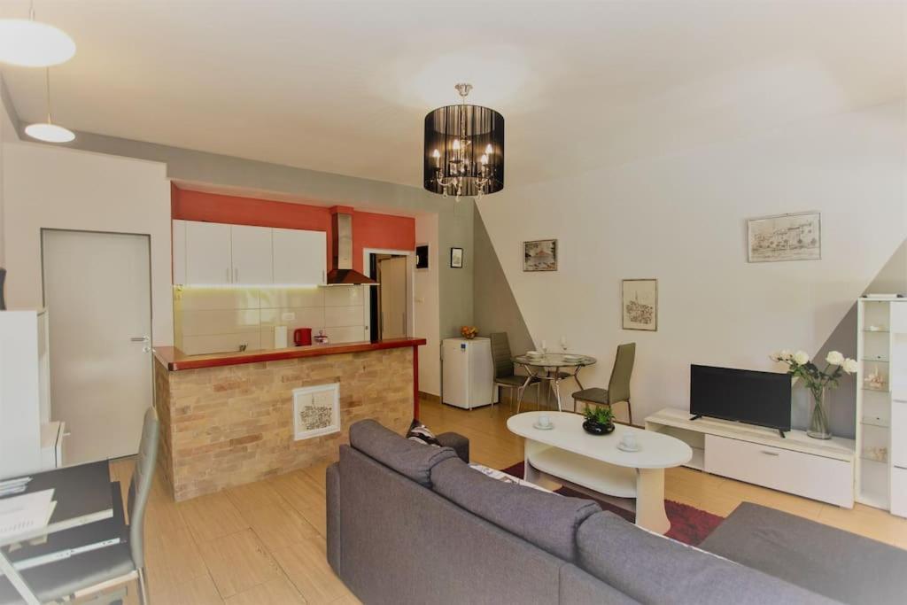 Апартаменты Apartman Den,Rovinj Oaza U Centru Grada I Besplatnim Parkingom Экстерьер фото