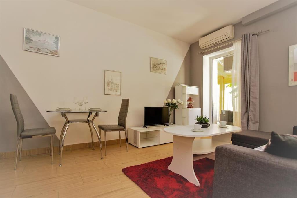 Апартаменты Apartman Den,Rovinj Oaza U Centru Grada I Besplatnim Parkingom Экстерьер фото
